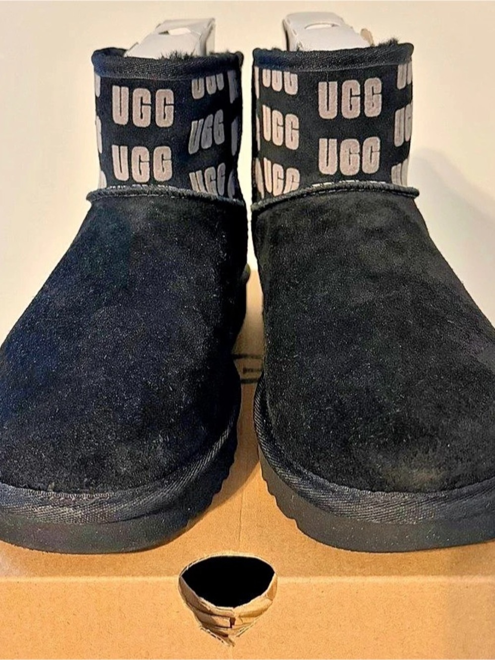 UGG Classic Mini II Fgg Graphic Black Boots US 9